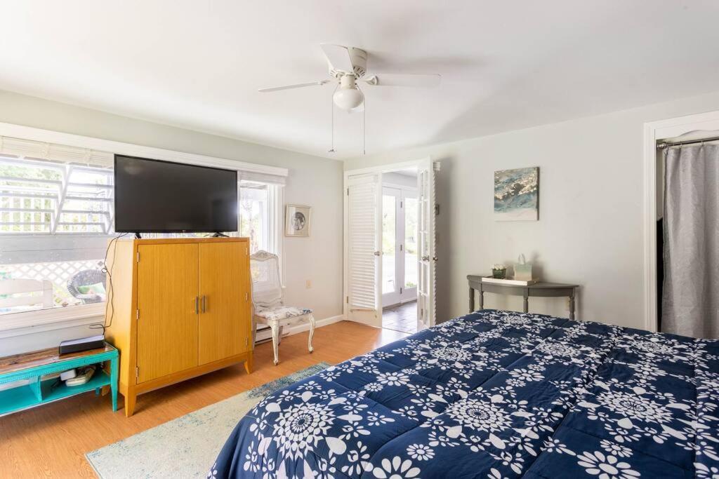Unique Retreat With Private Patio, 4 King Beds And Bbq Villa Groton Eksteriør bilde