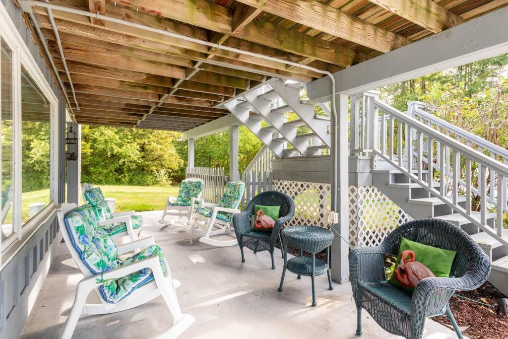 Unique Retreat With Private Patio, 4 King Beds And Bbq Villa Groton Eksteriør bilde