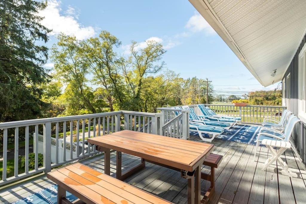 Unique Retreat With Private Patio, 4 King Beds And Bbq Villa Groton Eksteriør bilde