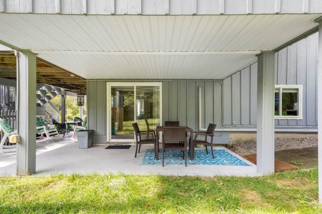 Unique Retreat With Private Patio, 4 King Beds And Bbq Villa Groton Eksteriør bilde