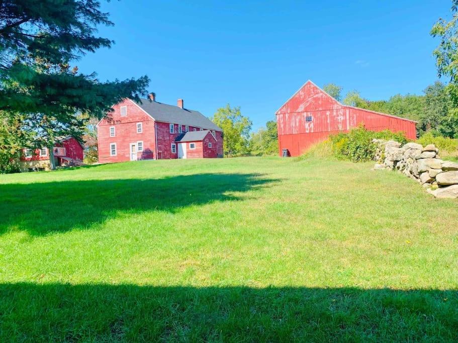Unique Retreat With Private Patio, 4 King Beds And Bbq Villa Groton Eksteriør bilde