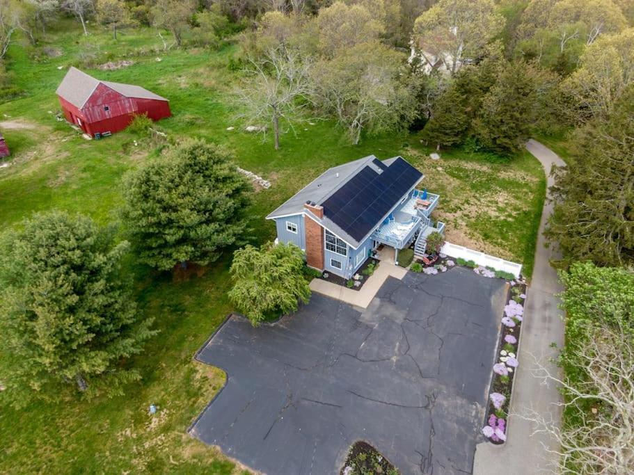 Unique Retreat With Private Patio, 4 King Beds And Bbq Villa Groton Eksteriør bilde